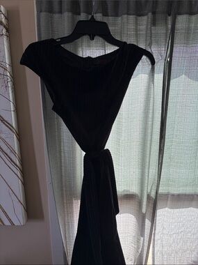 Black Velvet Fit & Flare Dress - Classic Sleeveless Evening Dress